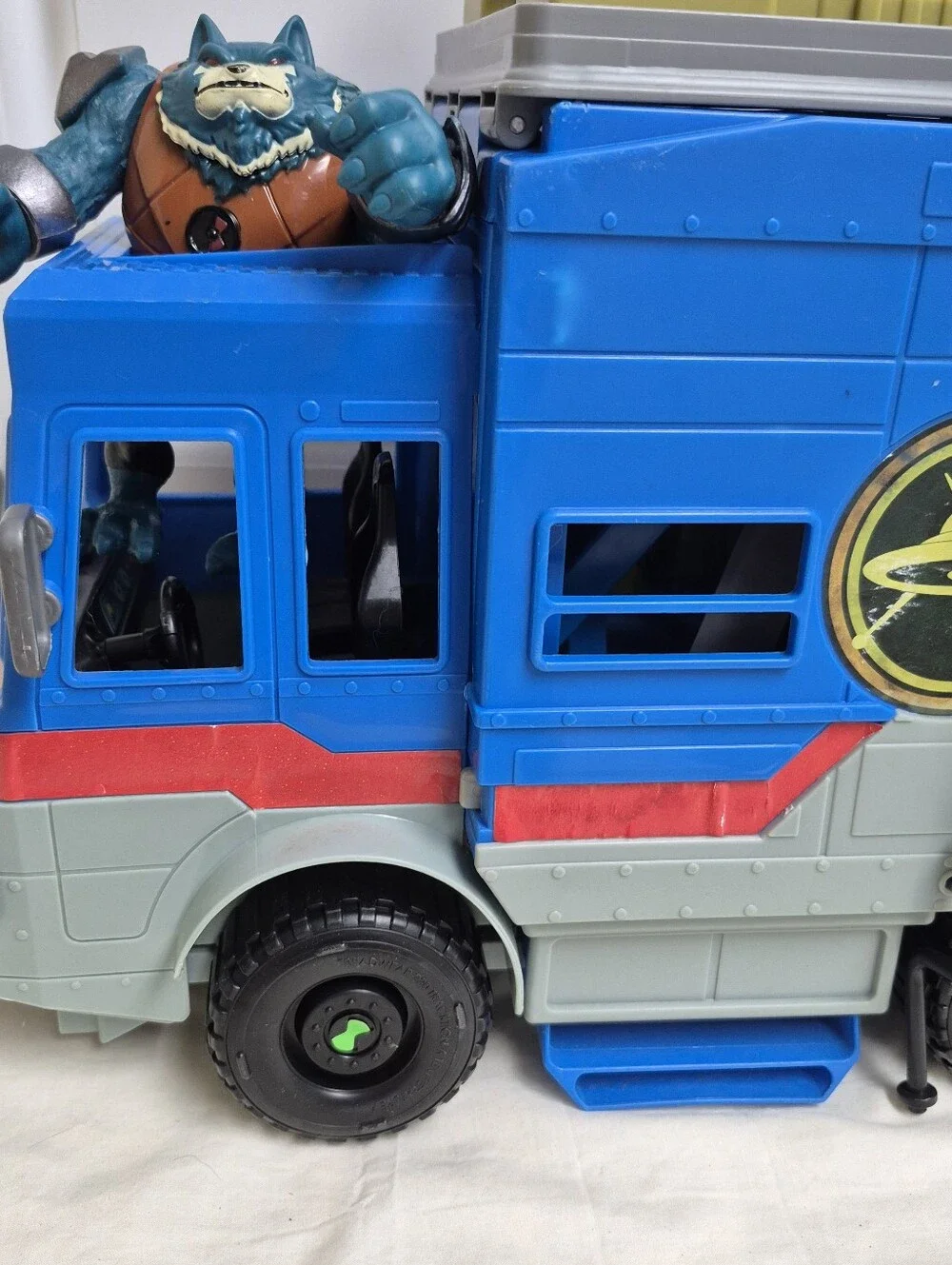Ben 10 2017 Rustbucket Transforming Vehicle Playset Van RV + 3 Figures!